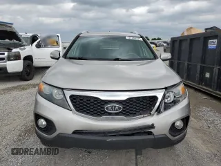 2013 Kia Sorento LX z VIN 5XYKT3A63DG400462, wystawiony jako Copart lot #57388925 z przebiegiem 304 354 mil mil oraz Szkoda całkowita • Salvage title. Historia ofert i sprzedaży dostępna na DreamBid. Obrazek 5.