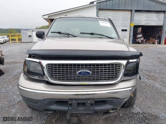 2001 Ford Expedition XLT with VIN 1FMPU16L31LB39187, listed as a IAAI auction lot 40405470 with 1 mi miles. Bid and sale history available at carsss.com. Image 13.