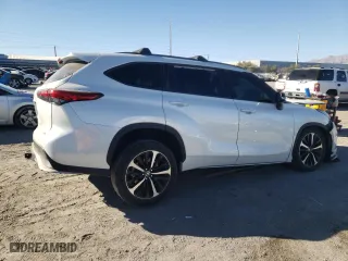 2022 Toyota Highlander XSE with VIN 5TDJZRAH8NS099982, listed as a Copart auction lot 79723234 with 42,992 mi miles and Salvage Title. Bid and sale history available at carsss.com. Image 3.