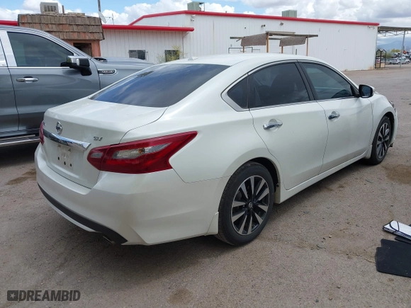 2018 Nissan Altima 2.5 SR with VIN 1N4AL3AP2JC140548, listed as a IAAI auction lot 41968993 with 112,000 mi miles. Bid and sale history available at carsss.com. Image 4.