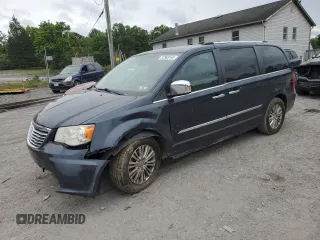 2013 Chrysler Town & Country Limited z VIN 2C4RC1GGXDR769771, wystawiony jako Copart lot #57563145 z przebiegiem 161 493 mil mil oraz Szkoda całkowita • Salvage title. Historia ofert i sprzedaży dostępna na DreamBid. Obrazek 1.