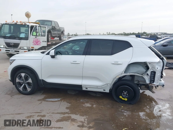 2024 Volvo XC40 Plus Bright Theme with VIN YV4L12UE2R2246722, listed as a IAAI auction lot 41307087 with 19,852 mi miles. Bid and sale history available at carsss.com. Image 15.