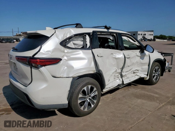 2021 Toyota Highlander XLE with VIN 5TDGZRAH6MS051275, listed as a Copart auction lot 57674685 with 72,302 mi miles and Salvage title. Bid and sale history available at DreamBid. Image 3.