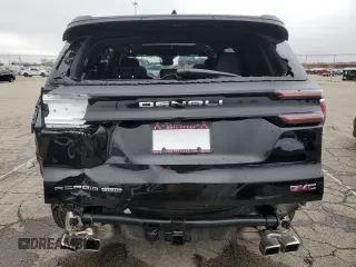 2024 GMC Acadia AWD Denali z VIN 1GKENRKS5RJ200040, wystawiony jako Copart lot #82106714 z przebiegiem 621 mil mil oraz Szkody całkowita. Historia ofert i sprzedaży dostępna na DreamBid. Obrazek 6.