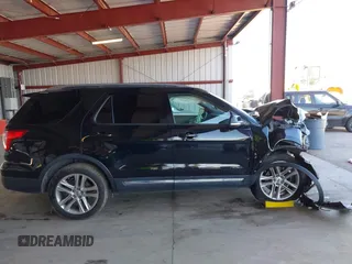 2017 Ford Explorer XLT with VIN 1FM5K7D83HGA69904, listed as a IAAI auction lot 41878052 with Not Provided miles and . Bid and sale history available at carsss.com. Image 13.