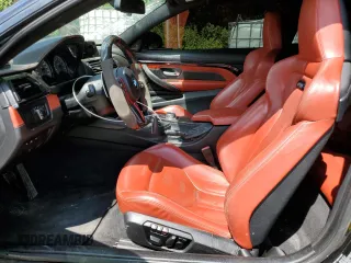 2015 BMW M4 z VIN WBS3R9C56FK334070, wystawiony jako Copart lot #61368595 z przebiegiem 78 253 mil mil oraz Czysty tytuł • Clean title. Historia ofert i sprzedaży dostępna na DreamBid. Obrazek 7.
