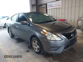 2016 Nissan Versa S z VIN 3N1CN7AP1GL872044, wystawiony jako IAAI lot #41898831 z przebiegiem 43 044 mil mil oraz . Historia ofert i sprzedaży dostępna na DreamBid. Obrazek 1.