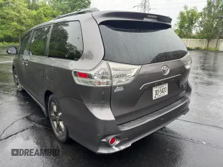 2012 Toyota Sienna SE z VIN 5TDXK3DC5CS181936, wystawiony jako Copart lot #58632215 z przebiegiem 115 295 mil mil oraz Czysty tytuł • Clean title. Historia ofert i sprzedaży dostępna na DreamBid. Obrazek 2.