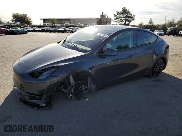 2025 Tesla Model Y Long Range with VIN 7SAYGDEE4SF272942, listed as a Copart auction lot 45817885 with 2,308 mi miles and Salvage Title. Bid and sale history available at DreamBid. Image 1.