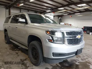 2015 Chevrolet Suburban LT z VIN 1GNSKJKC6FR569561, wystawiony jako IAAI lot #41811517 z przebiegiem 182 805 mil mil oraz . Historia ofert i sprzedaży dostępna na DreamBid. Obrazek 1.