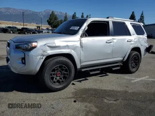 2024 Toyota 4Runner SR5 с VIN JTEEU5JR2R5316760, выставлен на аукционе Copart как лот 56258275 с пробегом 1 102 миль миль и Списание • Salvage title. История ставок и продаж доступна на DreamBid. Изображение 1.