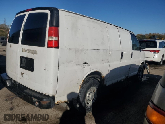 2008 Chevrolet Express Cargo Van with VIN 1GCGG25C681115006, listed as a Copart auction lot 76264604 with 386,126 mi miles and Salvage Title. Bid and sale history available at carsss.com. Image 3.