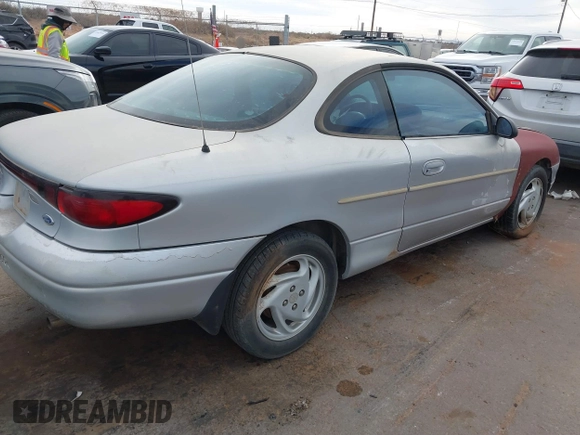 1998 Ford Escort z VIN 3FALP113XWR131538, wystawiony jako IAAI lot #41629016 z przebiegiem 121 507 mil mil oraz . Historia ofert i sprzedaży dostępna na DreamBid. Obrazek 4.