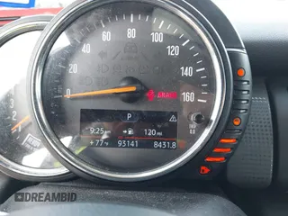 2017 MINI Hardtop Cooper z VIN WMWXP5C35H3C64595, wystawiony jako IAAI lot #42078919 z przebiegiem 93 141 mil mil oraz . Historia ofert i sprzedaży dostępna na DreamBid. Obrazek 15.