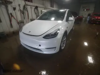2022 Tesla Model Y Long Range with VIN 7SAYGDEE5NF532141, listed as a Copart auction lot 86748784 with 56,673 mi miles and Salvage Title. Bid and sale history available at carsss.com. Image 13.