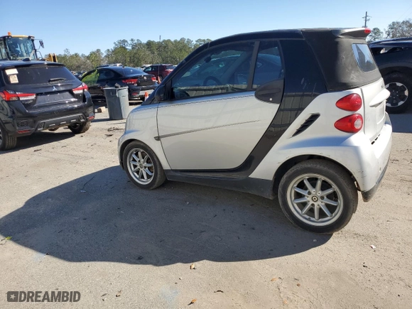 2009 Smart fortwo Passion with VIN WMEEK31X59K211646, listed as a Copart auction lot 47829435 with 193,002 mi miles and Clean Title. Bid and sale history available at carsss.com. Image 2.