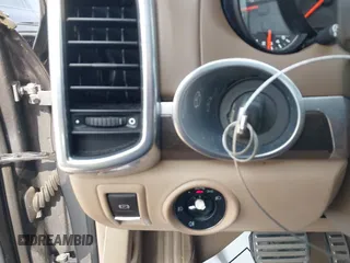 2012 Porsche Cayenne Turbo с VIN WP1AC2A29CLA80486, выставлен на аукционе IAAI как лот 42324263 с пробегом 106 588 миль миль и . История ставок и продаж доступна на DreamBid. Изображение 11.