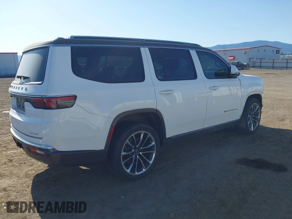 2022 Jeep Wagoneer Series III with VIN 1C4SJVDT1NS114768, listed as a IAAI auction lot 42532627 with 47,071 mi miles and . Bid and sale history available at DreamBid. Image 4.