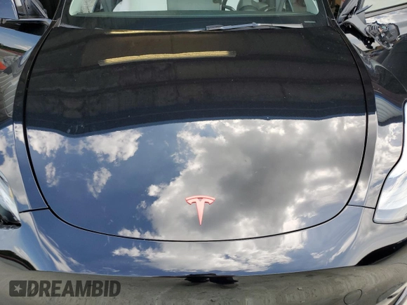 2024 Tesla Model Y Long Range z VIN 7SAYGDEEXRF072397, wystawiony jako Copart lot #61157535 z przebiegiem Nie podano mil oraz Szkoda całkowita • Salvage title. Historia ofert i sprzedaży dostępna na DreamBid. Obrazek 12.
