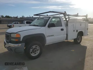 2005 GMC Sierra 1500 with VIN 1GDHC24U65E138733, listed as a Copart auction lot 47315715 with 303,907 mi miles and Salvage Title. Bid and sale history available at DreamBid. Image 1.