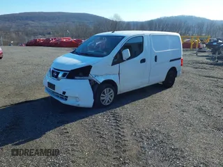 2017 Nissan NV200 S z VIN 3N6CM0KNXHK718750, wystawiony jako IAAI lot #40924549 z przebiegiem 182 586 mil mil oraz . Historia ofert i sprzedaży dostępna na DreamBid. Obrazek 2.