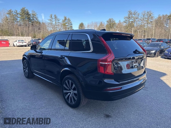 2023 Volvo XC90 Core z VIN YV4L12PVXP1904480, wystawiony jako IAAI lot #41785052 z przebiegiem 144 584 mil mil oraz . Historia ofert i sprzedaży dostępna na DreamBid. Obrazek 3.