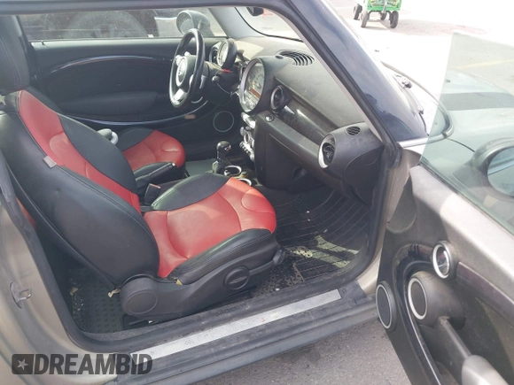 2009 MINI Hardtop S with VIN WMWMF73569TW87929, listed as a IAAI auction lot 42057214 with 164,922 mi miles and . Bid and sale history available at DreamBid. Image 5.