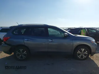 2018 Nissan Pathfinder S z VIN 5N1DR2MM5JC673071, wystawiony jako IAAI lot #41653944 z przebiegiem 120 261 mil mil oraz . Historia ofert i sprzedaży dostępna na DreamBid. Obrazek 13.