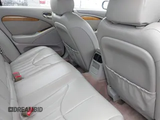 2000 Jaguar S-Type V8 z VIN SAJDA01D0YGL07334, wystawiony jako IAAI lot #42365276 z przebiegiem 63 379 mil mil oraz . Historia ofert i sprzedaży dostępna na DreamBid. Obrazek 8.
