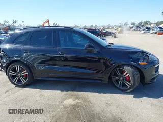 2014 Porsche Cayenne GTS z VIN WP1AD2A24ELA76457, wystawiony jako IAAI lot #41538390 z przebiegiem 101 082 mil mil oraz . Historia ofert i sprzedaży dostępna na DreamBid. Obrazek 14.