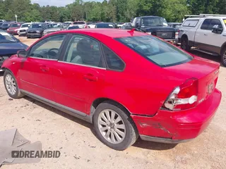 2004 Volvo S40 z VIN YV1MS382842027485, wystawiony jako IAAI lot #42179844 z przebiegiem 126 736 mil mil oraz . Historia ofert i sprzedaży dostępna na DreamBid. Obrazek 3.