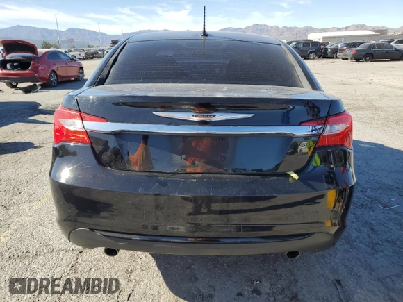 2012 Chrysler 200 Touring z VIN 1C3CCBBG0CN277060, wystawiony jako Copart lot #57295715 z przebiegiem 140 979 mil mil oraz Szkoda całkowita • Salvage title. Historia ofert i sprzedaży dostępna na DreamBid. Obrazek 6.