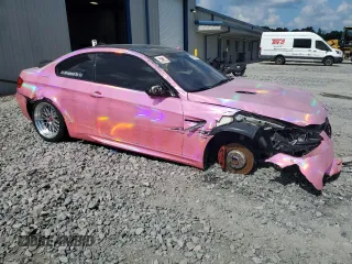 2013 BMW M3 z VIN WBSKG9C57DJ593767, wystawiony jako Copart lot #54728954 z przebiegiem 100 526 mil mil oraz Szkody całkowita. Historia ofert i sprzedaży dostępna na DreamBid. Obrazek 4.