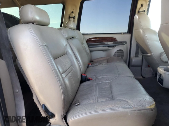 2001 Ford Excursion Limited z VIN 1FMNU42S41EA08926, wystawiony jako Copart lot #86759004 z przebiegiem 163 271 mil mil oraz Czysty tytuł • Clean title. Historia ofert i sprzedaży dostępna na DreamBid. Obrazek 11.