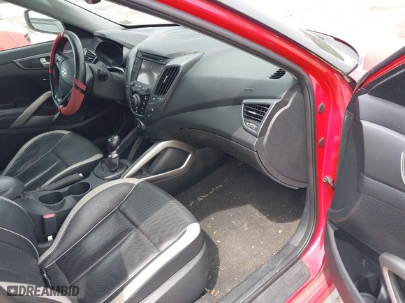 2013 Hyundai Veloster Turbo w/Black Int with VIN KMHTC6AE6DU153980, listed as a IAAI auction lot 41973651 with 97,583 mi miles. Bid and sale history available at carsss.com. Image 5.