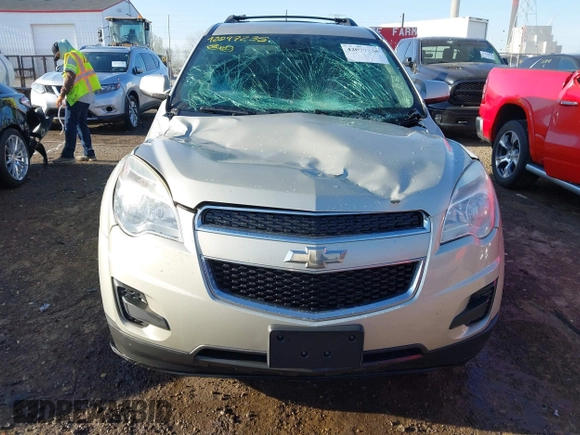 2015 Chevrolet Equinox LT z VIN 2GNALBEK5F1130975, wystawiony jako IAAI lot #42097235 z przebiegiem 98 715 mil mil oraz . Historia ofert i sprzedaży dostępna na DreamBid. Obrazek 12.