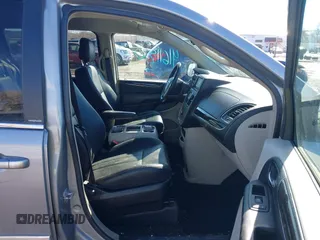 2014 Chrysler Town & Country Touring with VIN 2C4RC1BG8ER208400, listed as a IAAI auction lot 41611970 with 105,589 mi miles. Bid and sale history available at carsss.com. Image 5.