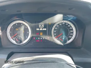 2015 Ram 1500 Express z VIN 1C6RR6KG0FS722793, wystawiony jako IAAI lot #41884599 z przebiegiem 216 442 mil mil oraz . Historia ofert i sprzedaży dostępna na DreamBid. Obrazek 7.