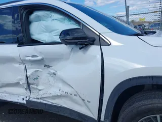 2024 Chevrolet Traverse FWD LT с VIN 1GNERGKS8RJ235117, выставлен на аукционе IAAI как лот 41635193 с пробегом 5 112 миль миль и . История ставок и продаж доступна на DreamBid. Изображение 6.