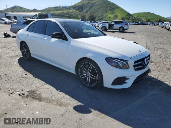 2019 Mercedes-Benz E-Class E 300 with VIN WDDZF4JB7KA605701, listed as a Copart auction lot 38572993 with 60,909 mi miles. Bid and sale history available at carsss.com. Image 4.