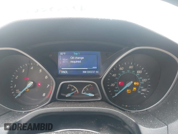 2014 Ford Focus SE z VIN 1FADP3K29EL233545, wystawiony jako IAAI lot #42282582 z przebiegiem 300 237 mil mil oraz . Historia ofert i sprzedaży dostępna na DreamBid. Obrazek 7.