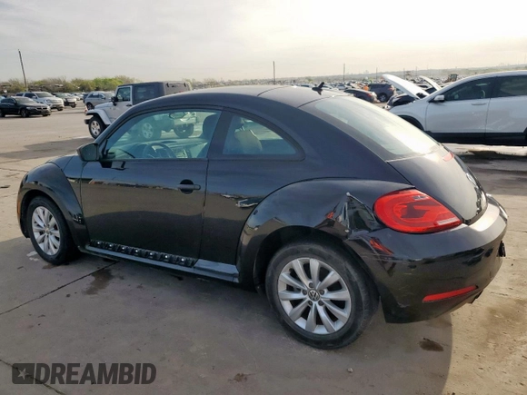 2014 Volkswagen Beetle Entry z VIN 3VWF17AT4EM641582, wystawiony jako Copart lot #50631035 z przebiegiem 121 461 mil mil oraz Szkoda całkowita • Salvage title. Historia ofert i sprzedaży dostępna na DreamBid. Obrazek 2.
