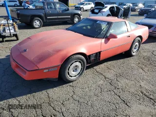1987 Chevrolet Corvette z VIN 1G1YY218XH5127681, wystawiony jako Copart lot #48385115 z przebiegiem 167 449 mil mil oraz Czysty tytuł • Clean title. Historia ofert i sprzedaży dostępna na DreamBid. Obrazek 1.
