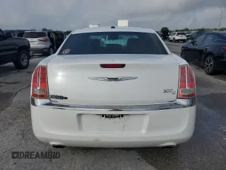 2013 Chrysler 300 C z VIN 2C3CCAET9DH713384, wystawiony jako Copart lot #53731205 z przebiegiem 116 593 mil mil oraz Szkoda całkowita • Salvage title. Historia ofert i sprzedaży dostępna na DreamBid. Obrazek 6.