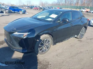 2024 Lexus RZ 300e Premium z VIN JTJABABB9RA005043, wystawiony jako IAAI lot #41452254 z przebiegiem 11 851 mil mil oraz . Historia ofert i sprzedaży dostępna na DreamBid. Obrazek 2.