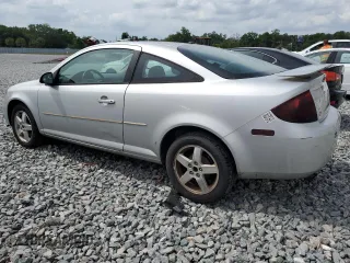 2007 Pontiac G5 z VIN 1G2AL15FX77395082, wystawiony jako Copart lot #56042275 z przebiegiem 150 552 mil mil oraz Szkody całkowita. Historia ofert i sprzedaży dostępna na DreamBid. Obrazek 2.