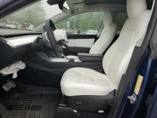 2022 Tesla Model Y Long Range z VIN 7SAYGDEE6NF318808, wystawiony jako Copart lot #57219915 z przebiegiem Nie podano mil oraz Szkoda całkowita • Salvage title. Historia ofert i sprzedaży dostępna na DreamBid. Obrazek 7.