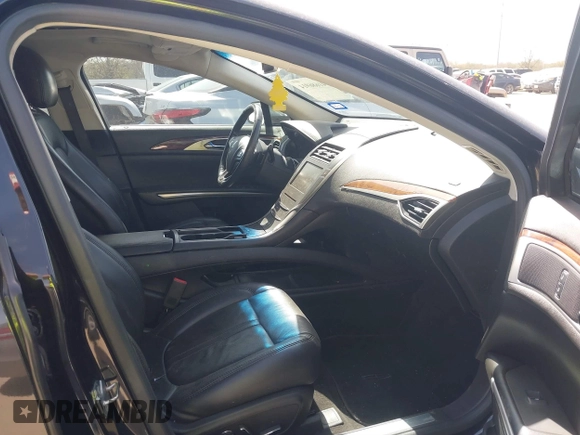 2013 Lincoln MKZ z VIN 3LN6L2GK4DR827120, wystawiony jako IAAI lot #41686914 z przebiegiem 76 114 mil mil oraz . Historia ofert i sprzedaży dostępna na DreamBid. Obrazek 5.