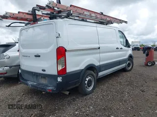 2021 Ford Transit Cargo z VIN 1FTYE1Y86MKA71783, wystawiony jako IAAI lot #42183454 z przebiegiem 53 405 mil mil oraz . Historia ofert i sprzedaży dostępna na DreamBid. Obrazek 4.