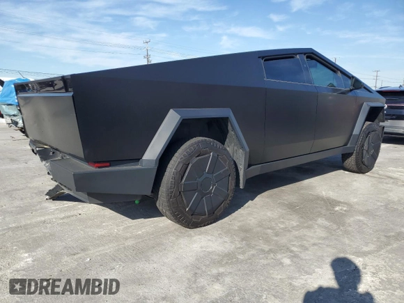 2024 Tesla Cybertruck z VIN 7G2CEHED1RA050360, wystawiony jako Copart lot #50245885 z przebiegiem Nie podano mil oraz Szkoda całkowita • Salvage title. Historia ofert i sprzedaży dostępna na DreamBid. Obrazek 3.